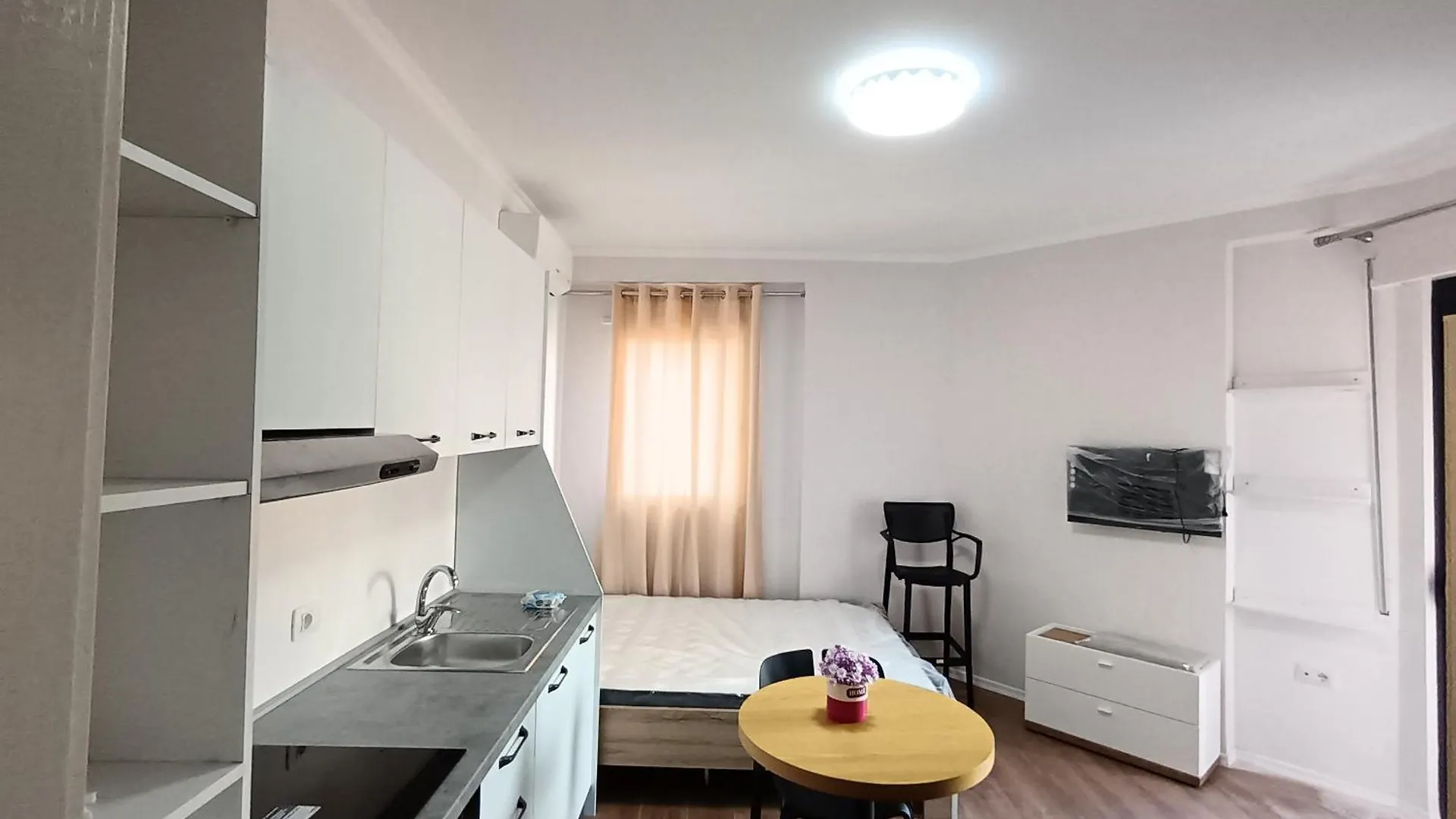 Auras Sweet Home Tirana 0*,