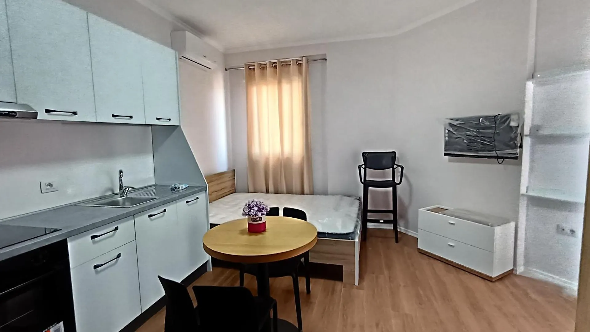 Auras Sweet Home Tirana